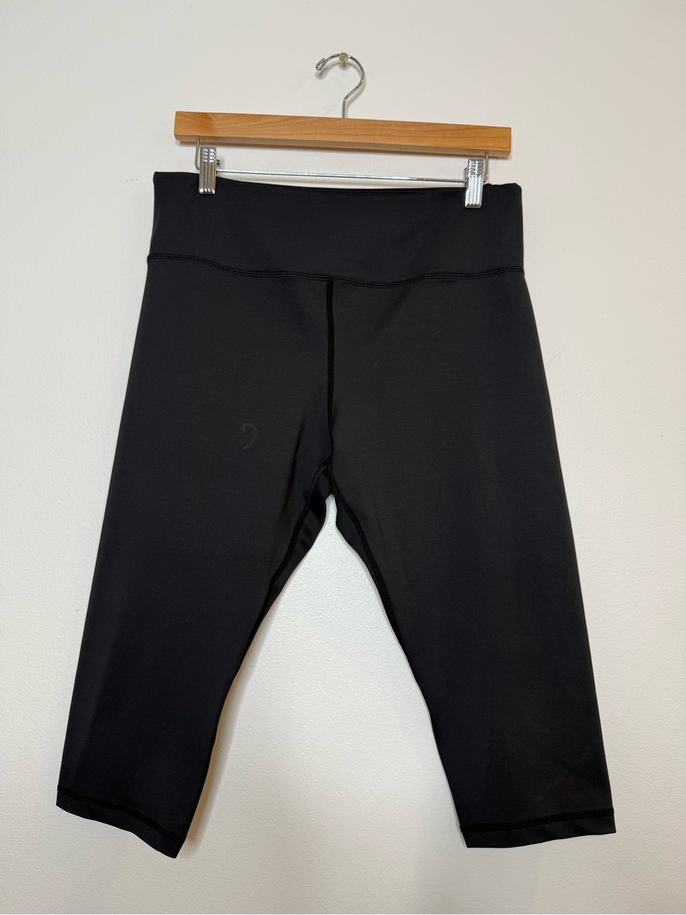 Zyia Bermuda Capri Cropped Legging size 14-16 in black